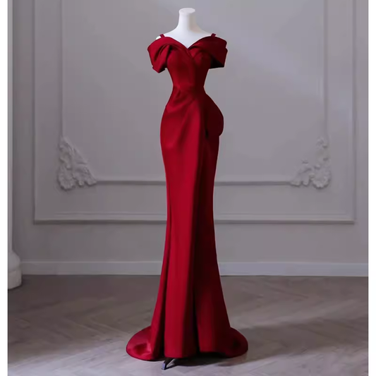 Robe de bal longue en satin bordeaux à épaules dénudées et sirène sexy C844