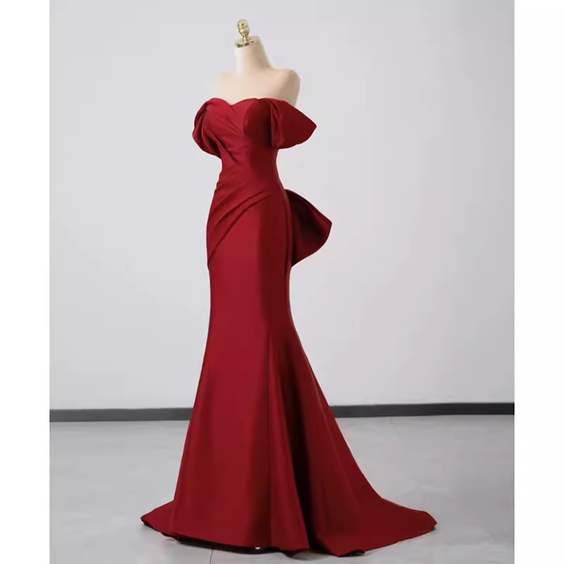 Robe de bal longue en satin bordeaux à épaules dénudées et sirène sexy C845