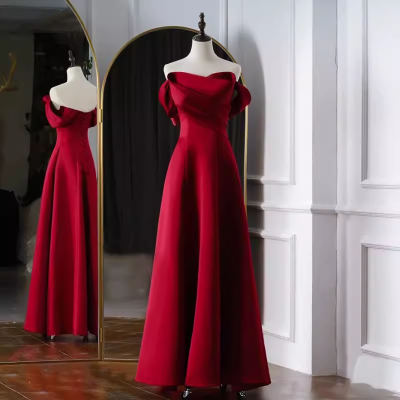 Robe de bal longue sexy en satin bordeaux à épaules dénudées et ligne A C847