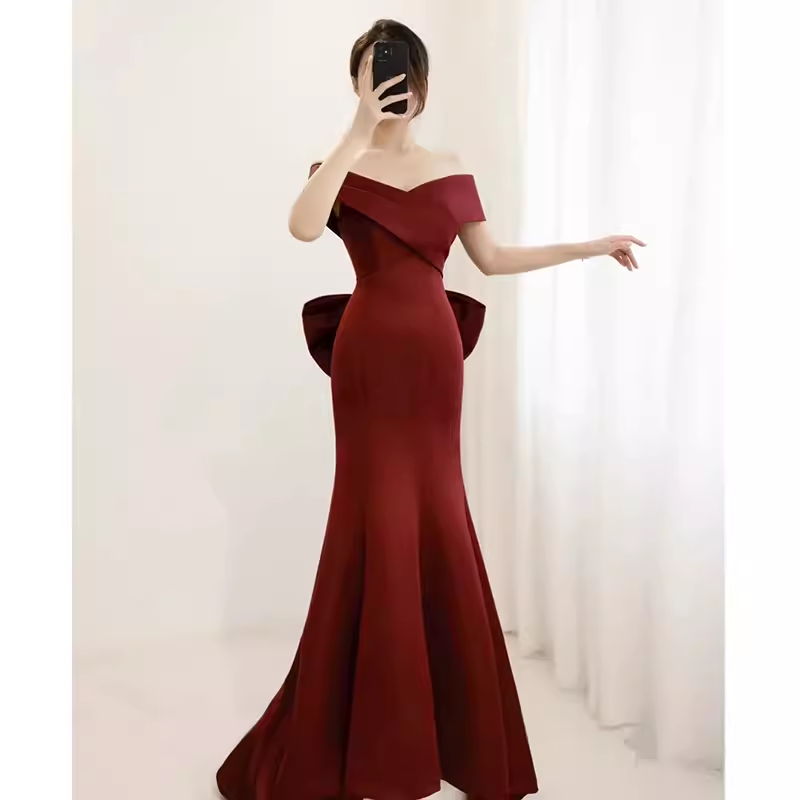 Robe de bal longue en Satin bordeaux, sexy, épaules dénudées, avec nœud papillon, C851