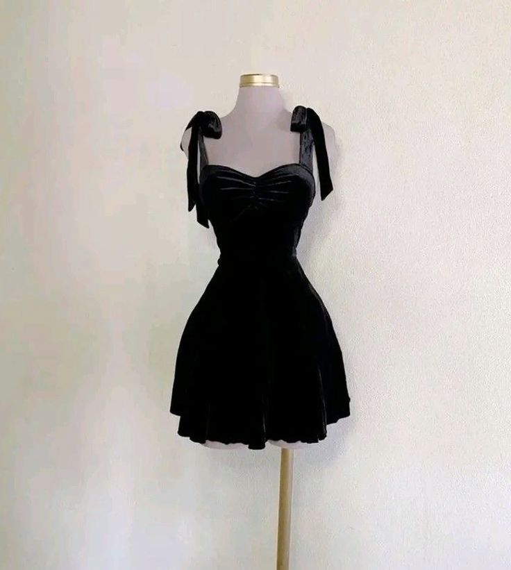 Vintage une ligne bretelles noir tenues d'anniversaire robe de retour en velours C925