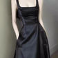 Robe de bal noire simple, bretelles trapèze, sans manches, fente, C969