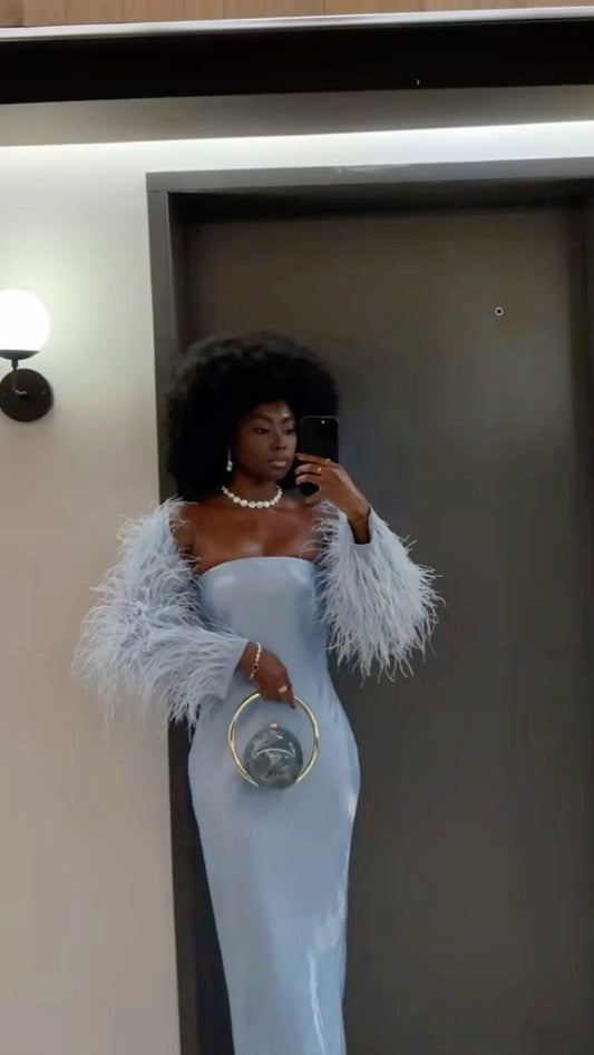 Robe de soirée élégante sans manches bleue à gaine modeste et sans bretelles avec cape BD2525