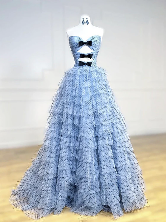 Robe de bal longue bleue en tulle à col en cœur unique B196