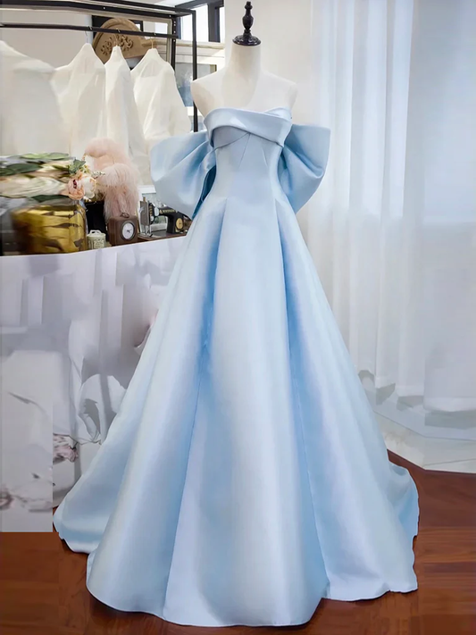 Robe de bal longue simple en satin bleu ciel clair B207