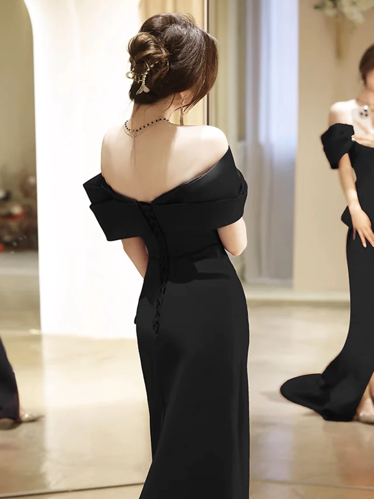 Robe de bal longue noire sirène en satin simple à épaules dénudées B235