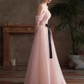 Belle robe de bal longue en tulle rose avec manches cape et ligne A B654