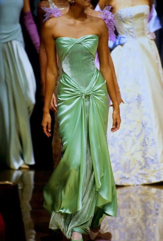 Robe de soirée longue en satin vert menthe, style vintage, ligne A, sans bretelles, avec pli, C3108