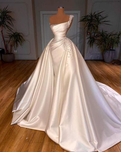 Superbe robe de mariée asymétrique bateau trapèze avec perle C314