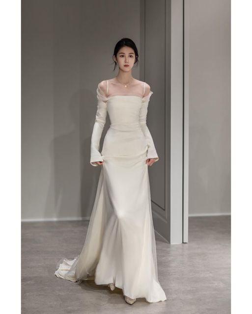 Robe de mariée sirène élégante, épaules dénudées, manches longues, en Satin, C318